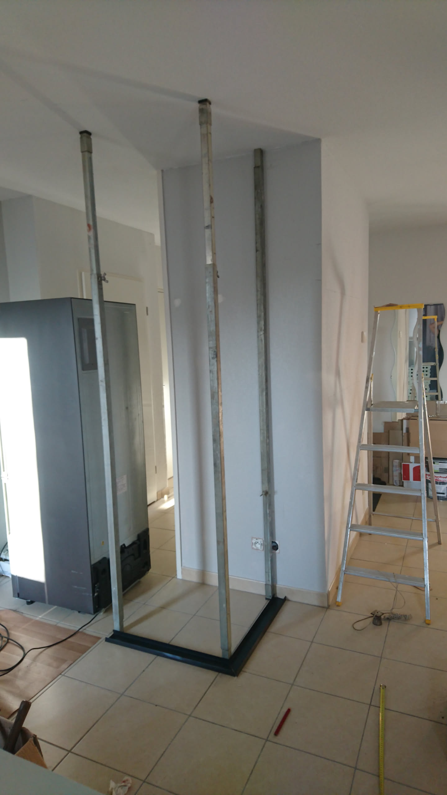 Planification et début de construction de la cloison