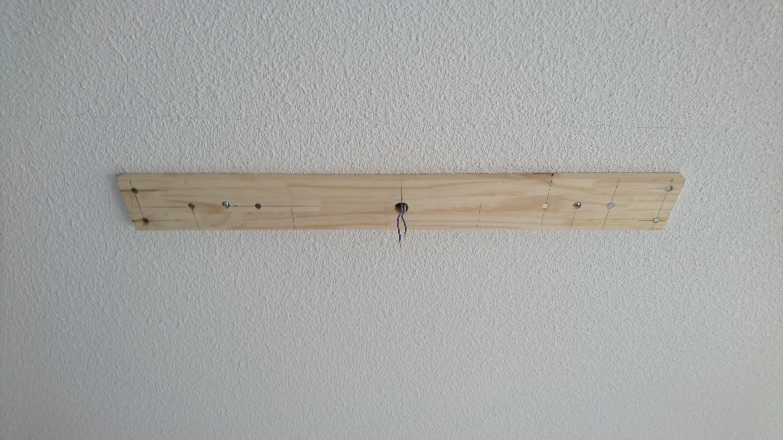 Montage de la planche au plafond