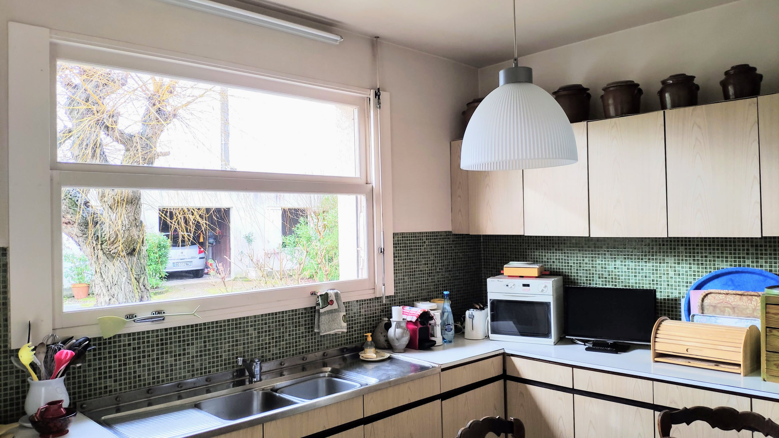 Cuisine actuelle avec carrelage vert