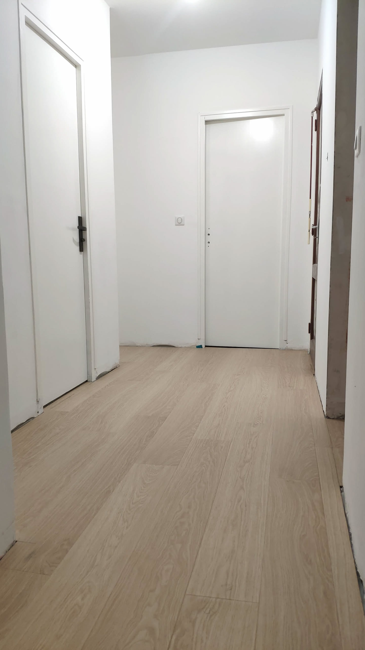 Parquet partiellement installé