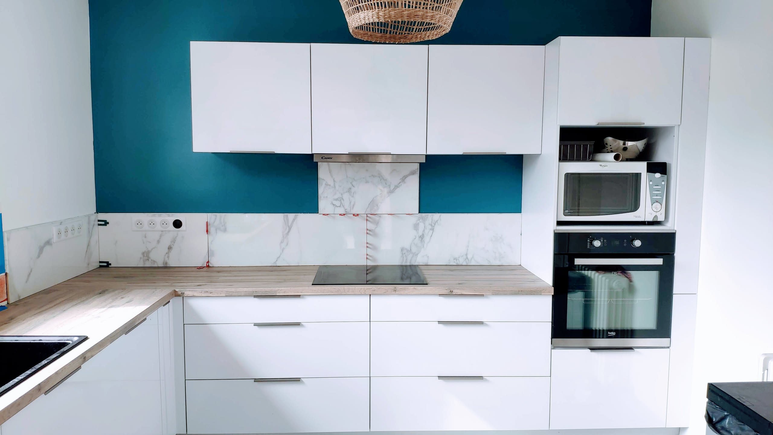 Mur d'accent bleu foncé