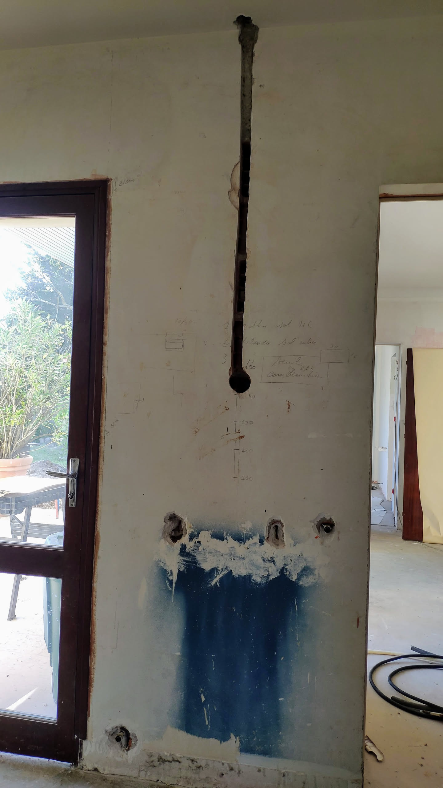 Saignée pour RJ45 dans le mur en brique