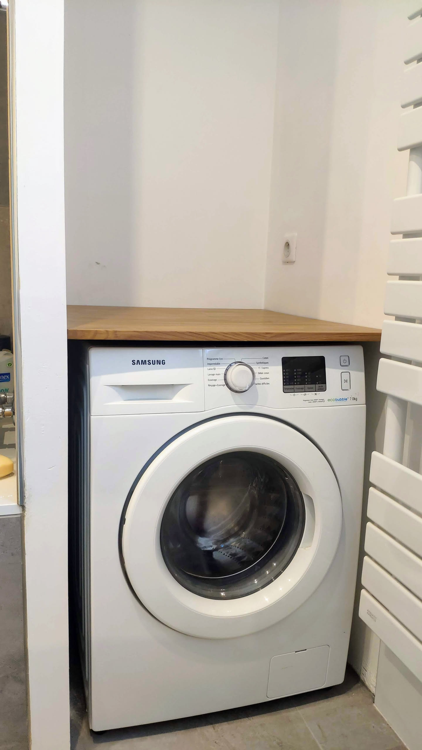 Machine à laver Samsung installée dans alcôve