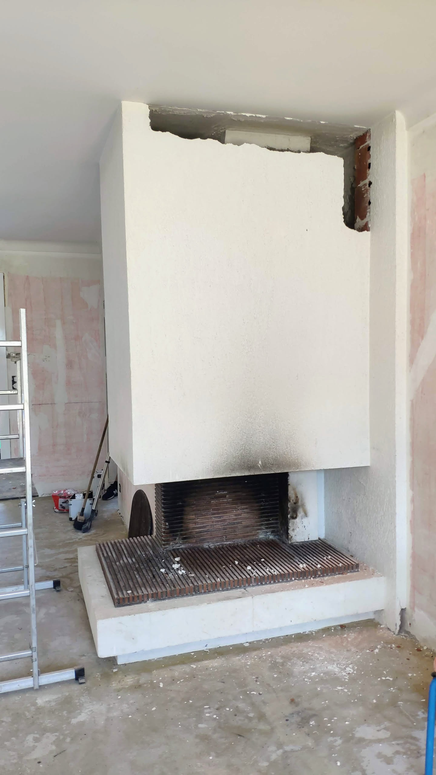 Démolition de l'ancienne cheminée