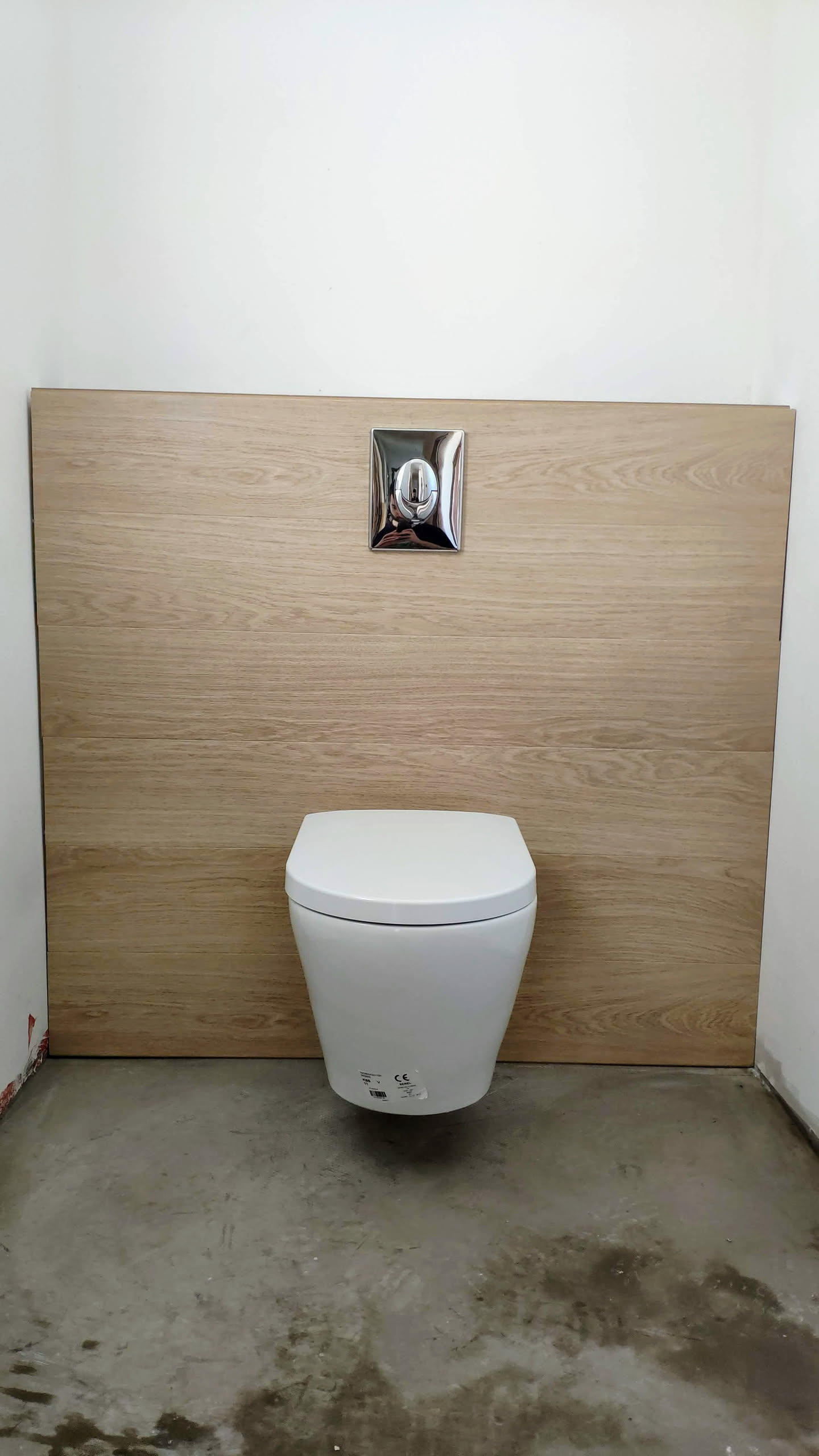 WC suspendu installé